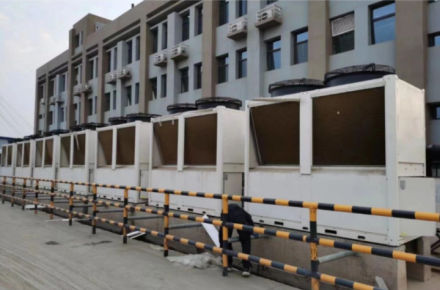 空氣(qi)能(néng)供暖設(shè)備(bei)，助力(li)未來工(gong)廠(chǎng)的(de)可(kě)持續髮(fa)展(zhan)